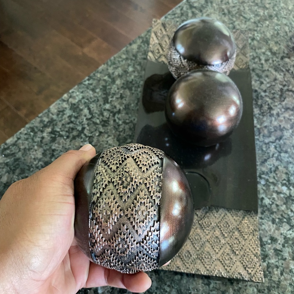 Decorative tray and Orbs set 4 piece like new excellent condition price firm